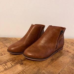 Cat & Jack booties size 2. Only worn a couple times